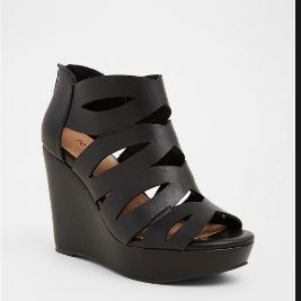 BLACK CAGED PLATFORM (WIDE WIDTH)